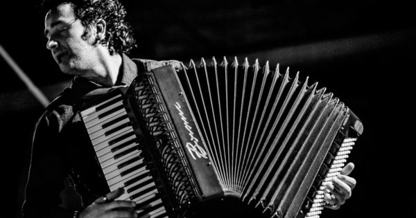 La Nación / AsuJazz 2020 Paraguay presenta a Vince Abbracciante