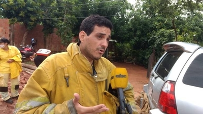 HOY / Cuadrillas de bomberos siguen con la búsqueda del joven desaparecido, tras ser arrastrado por raudal