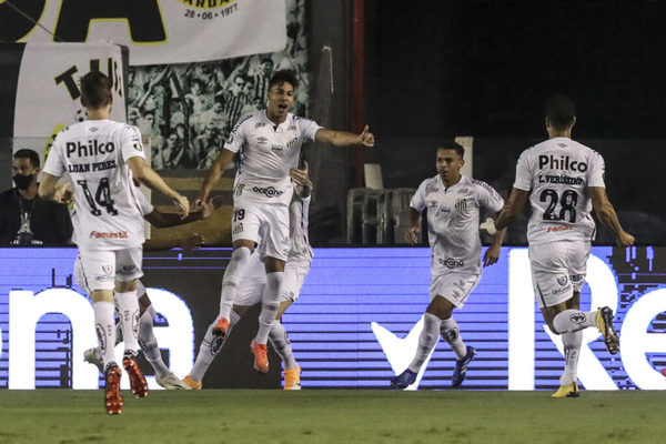 Santos se paseó ante Gremio y está en semifinales | OnLivePy