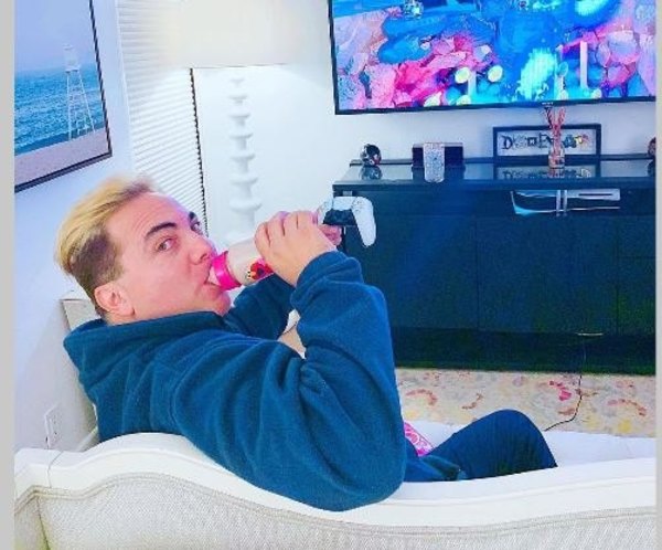 Crónica / Gaby Bo tenía razón y Cristian Castro toma biberón todavía ra'e
