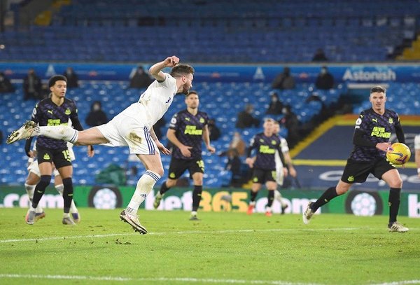 Crónica / Equipo de Bielsa le dio un paseo al de Almirón