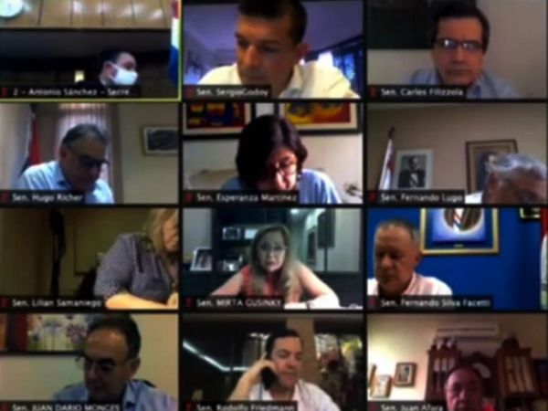 Instan a mantener apoyo a Asamblea, crítica a Maduro