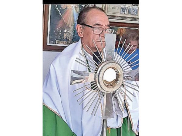 Virus se lleva al padre Pedro Silva