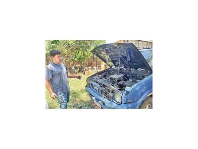 Adicto prende fuego a camioneta del vecino