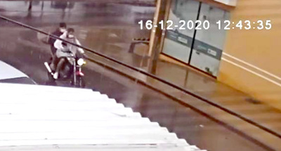 Motobandis roban dinero y balean a policía durante violento asalto a casa de apuestas