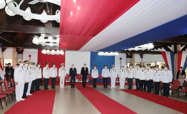 Presidente entregó bastón de mando a nuevos generales y almirantes | .::Agencia IP::.