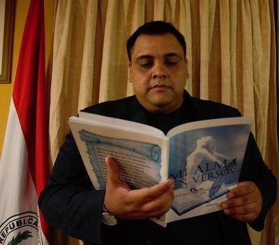 Presentan “Mi alma en versos”, poemario de docente y político  - Literatura - ABC Color