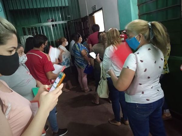 Denuncian aglomeración en inscripción en Colegio Fernando de Pinedo » San Lorenzo PY