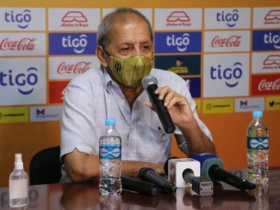 Acosta aclara situación del DT