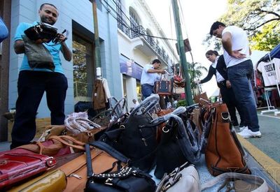 Ventas informales: 6 de cada 10 paraguayos compra productos en la calle