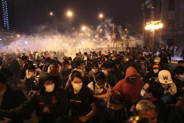 Policía peruana cometió graves abusos durante protestas, dice reporte de Human Rights Watch