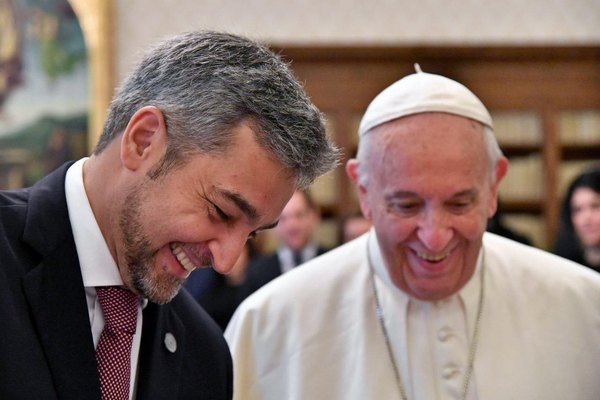 Crónica / El presi Marito felicitó al Papa Francisco por su cumple
