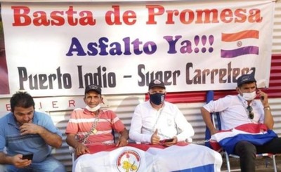 Intendente y concejales se encadenan al sueño del asfalto