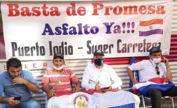 Intendente y concejales se encadenan al sueño del asfalto