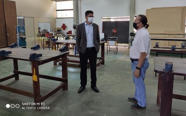 Realizan visita técnica con miras a habilitación de la carrera de Arquitectura en Franco