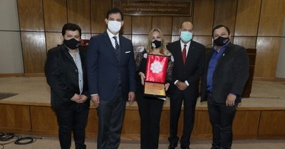 La Nación / Congreso distingue al grupo Los Alfonso y al músico “Canani”