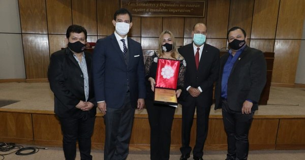 La Nación / Congreso distingue al grupo Los Alfonso y al músico “Canani”