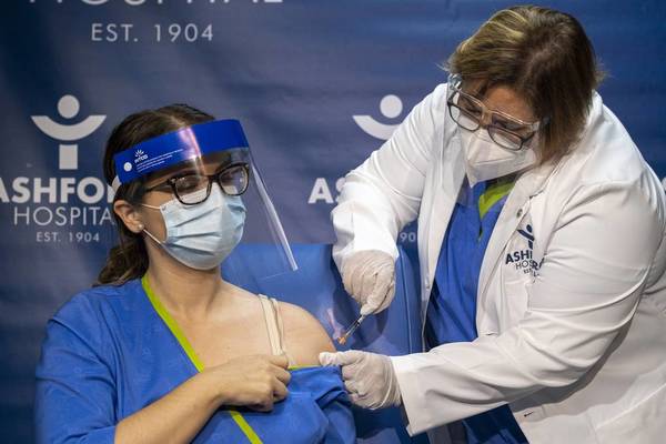 Médica paraguaya vacunada contra el COVID-19: “Le pido a la gente que no tenga miedo” - Noticiero Paraguay