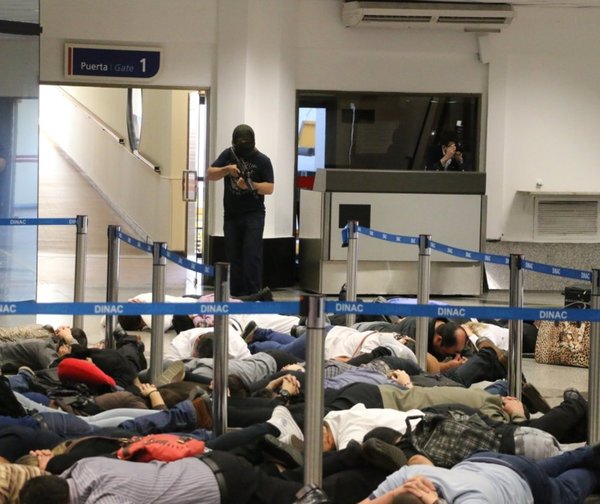 Realizan simulacro de asalto en el aeropuerto Silvio Pettirossi