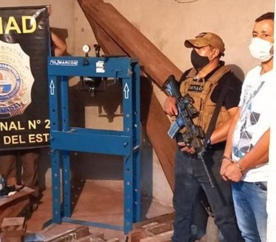 Desbaratan laboratorio e incautan prensa de 30 ton para compactar cocaína - ADN Digital