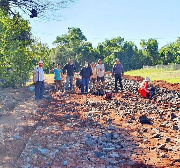 VERIFICAN CONSTRUCCIÓN DE EMPEDRADO EN B° SANTA MARIA DE LA PAZ