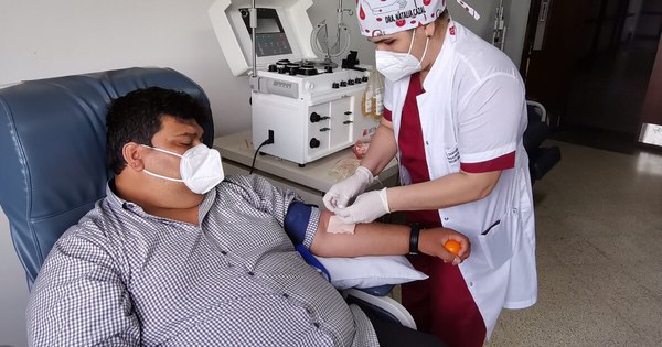La Nación / Personal de blanco colapsado por el COVID-19 vuelve a apelar a la donación de plasma