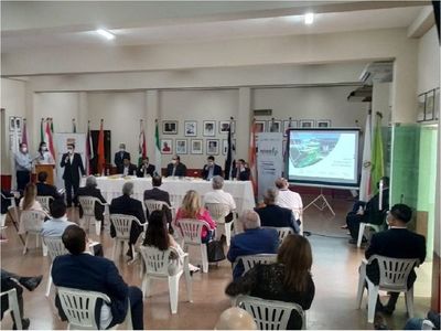 Ministro de Industria promete trabajar codo a codo con esteños