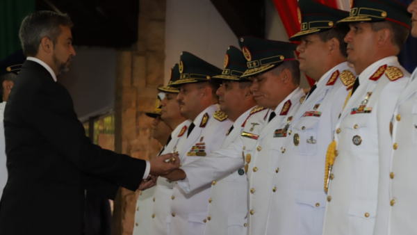 Nuevos generales y almirantes recibieron bastón de mando