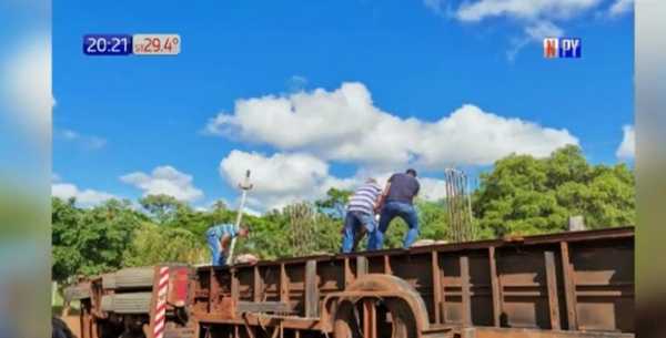 Caaguazú: Camión transportador vuelca sobre Ruta PY02 | Noticias Paraguay