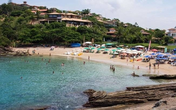 HOY / Ordenan el confinamiento en Búzios y dan 72 horas para que los turistas salgan de la ciudad