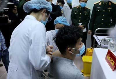 Vietnam comienza pruebas en humanos de otra vacuna contra el coronavirus