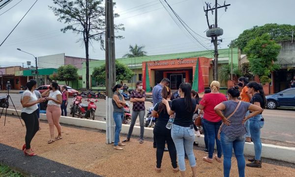 Alumnos de un gimnasio se manifestaron para que no les cierren su local de entrenamiento
