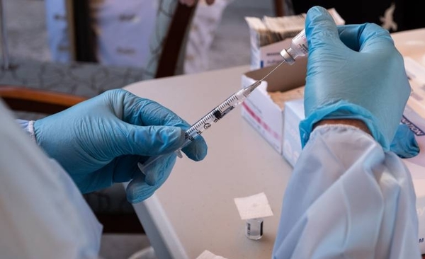 HOY / ¿Cuáles son las diferencias entre las vacunas de Pfizer y Moderna?