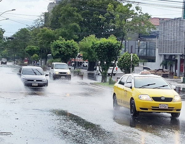 Meteorología anuncia viernes caluroso y con lluvias
