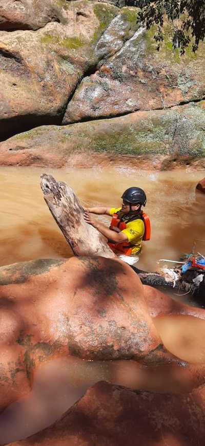 Bombero sufre fracturas, durante búsqueda de motociclista