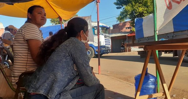 La Nación / Manifestantes “liberan” a camioneros en Encarnación
