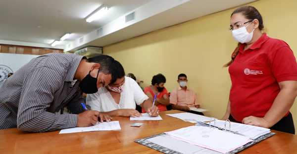 Mediante programa Tekoha 26 familias acceden a la seguridad jurídica por sus tierras | .::Agencia IP::.