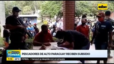 Pescadores de Alto Paraguay reciben subsidio - ABC Noticias - ABC Color