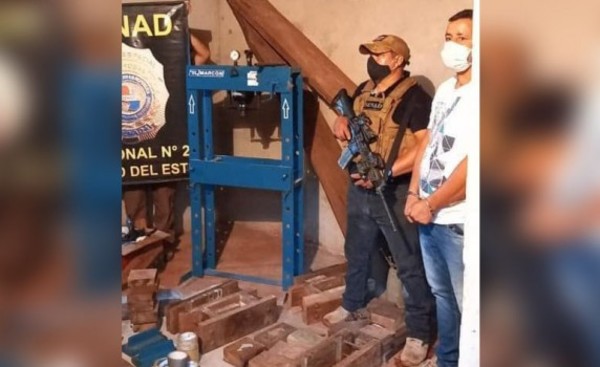 Procesan a traficante que tenía 5kg de cocaína en una casa para perros