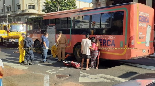 Microcentro: Joven embarazada muere tras ser arrollada por un colectivo que habría cruzado semáforo rojo