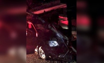 Derribó una columna y dejó el vehículo abandonado en el lugar