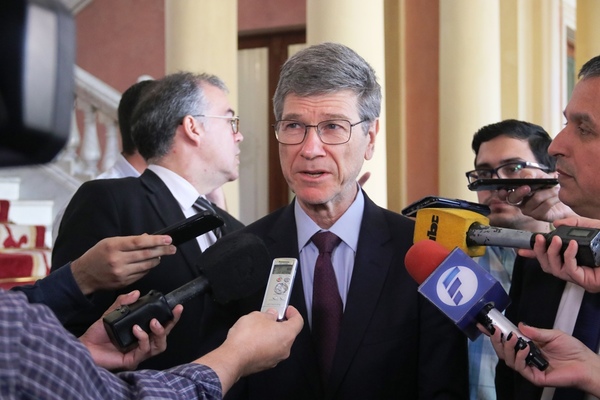 Jeffrey Sachs destacó las oportunidades que ofrece Paraguay al poseer energía limpia - El Trueno