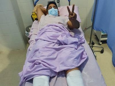 Con ambos tobillos rotos, bombero continuó buscando a joven que cayó al arroyo