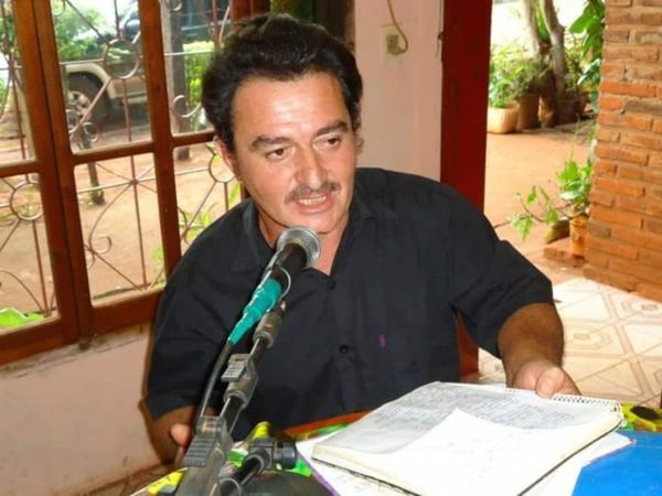 Poeta tiene pedidos a tutiplén para amores clandestinos