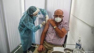 Perú declara gratuita y universal la vacuna contra el Covid-19