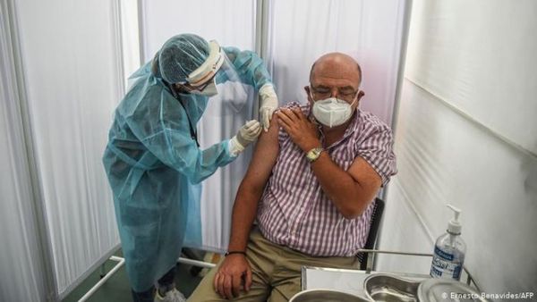 Perú declara gratuita y universal la vacuna contra el Covid-19