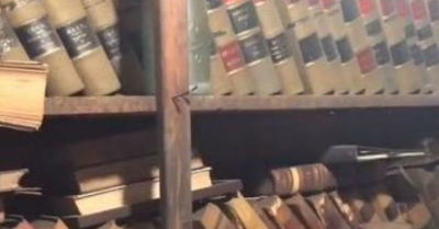Mujer descubrió una habitación oculta en su casa repleta de libros antiguos y 'varias primeras ediciones' - C9N