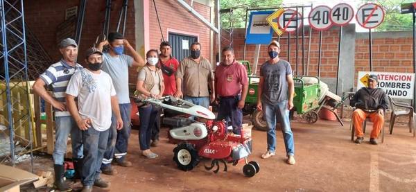 CAPACITACIÓN A PRODUCTORES AGRÍCOLAS SOBRE USO DE MOTOCULTORES