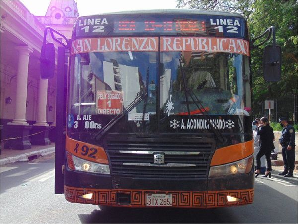 Accidente fatal: Colectivo cruzó semáforo en verde