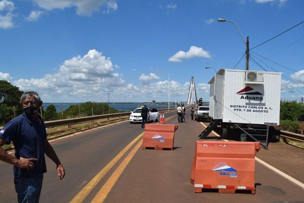 Aduanas habilita control en la boca del puente internacional de Encarnación - Nacionales - ABC Color